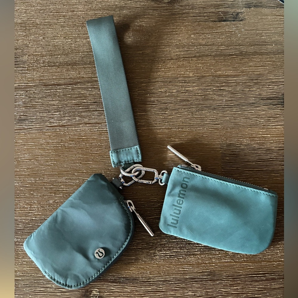 Lululemon wallet key chain